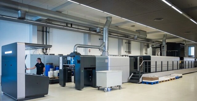 Hybridný tlačový stroj VariJET 106 od Koenig & Bauer Durst.